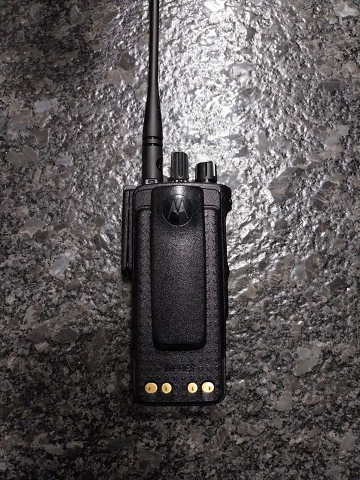 Radiotelefon Motorola dp 4800 e UHF.