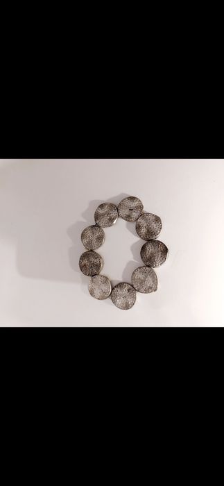 Pulseira de metal prateado