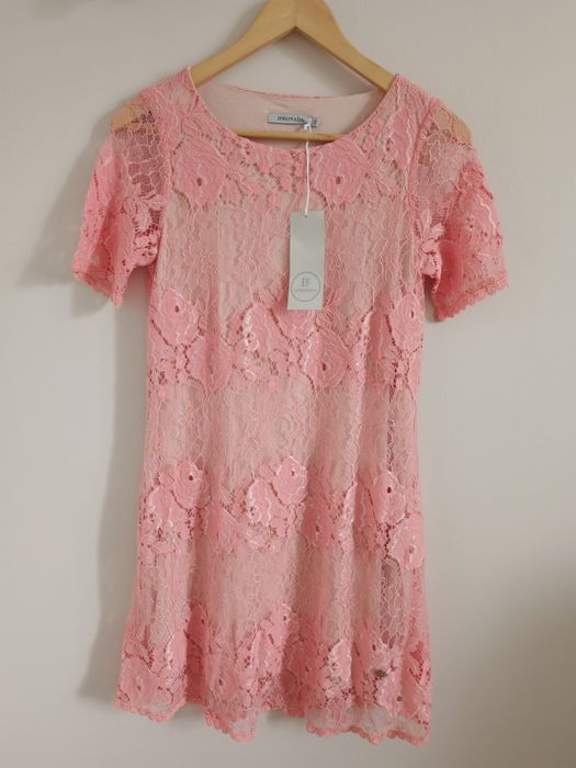 Sukienka koronkowa wyszywana viskozowa do kolana krótki rękaw pudrowy