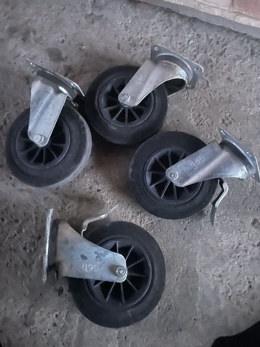 4 kółka obrotowe z 2hamulcami