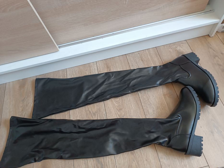 Czarne kozaki na obcasie