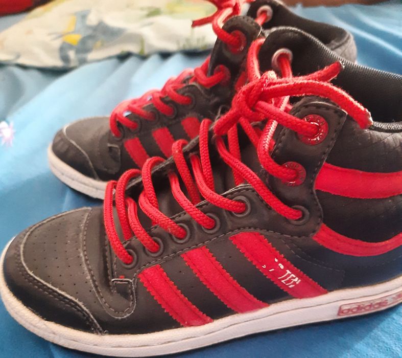 Buty adidas sneakersy wiosenne jesienne przejsciowe sportowe r 32 jesi