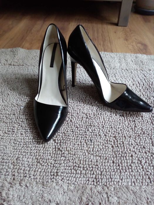 Szpilki czarne lakierowane