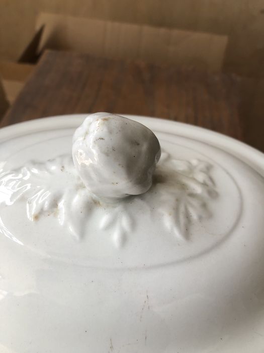 Terrina branca em porcelana
