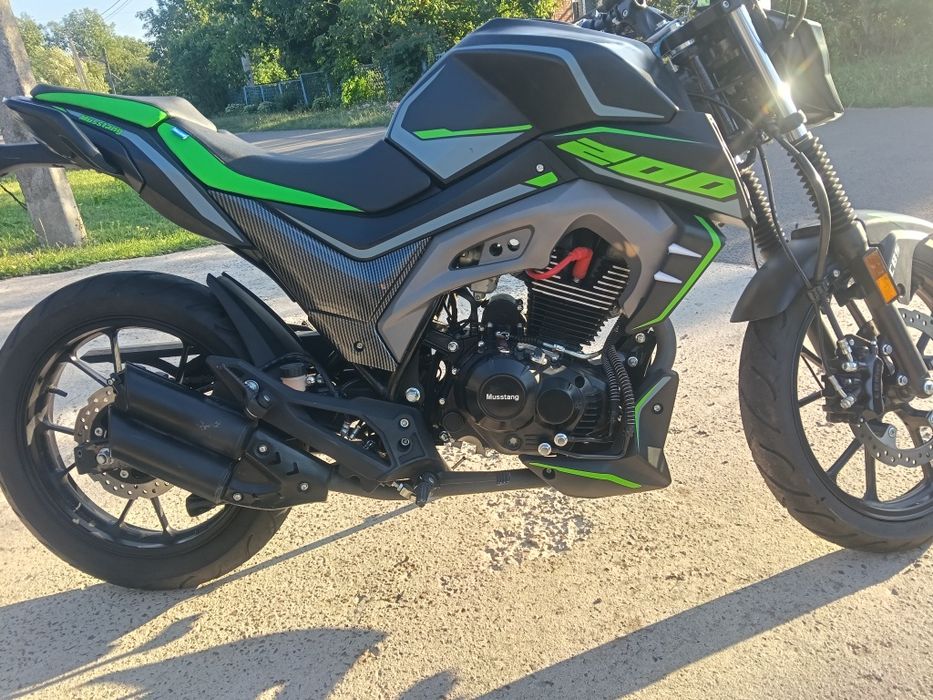 продається Mustang st 200