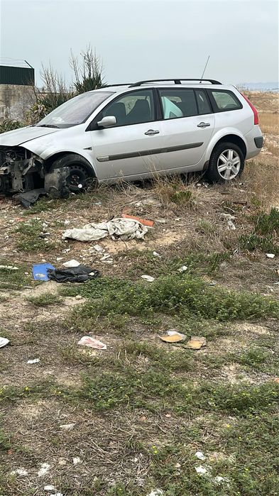 Renault  Megane  acidentado