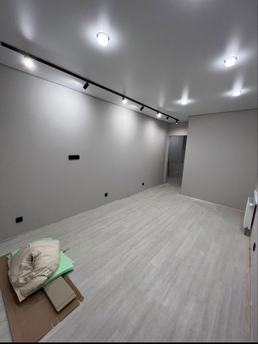 Косметический ремонт/Поклейка обоев/Укладка ламината/Покраска/ комната