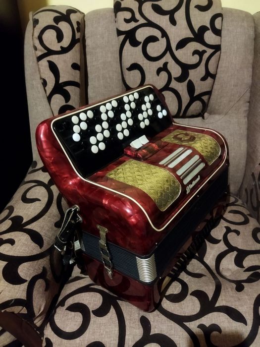 Баян weltmels червоний