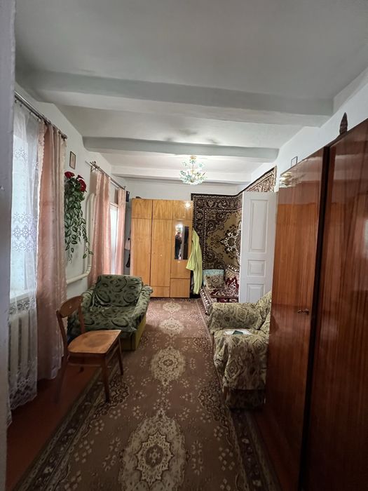 Ексклюзив.Продам хороший  будинок зі зручностями на жилій вулиці Узина