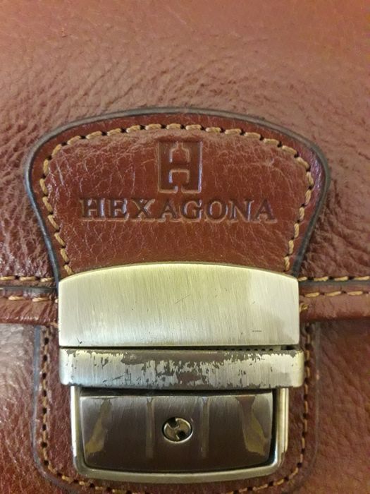 Pasta em pele marca Hexagona