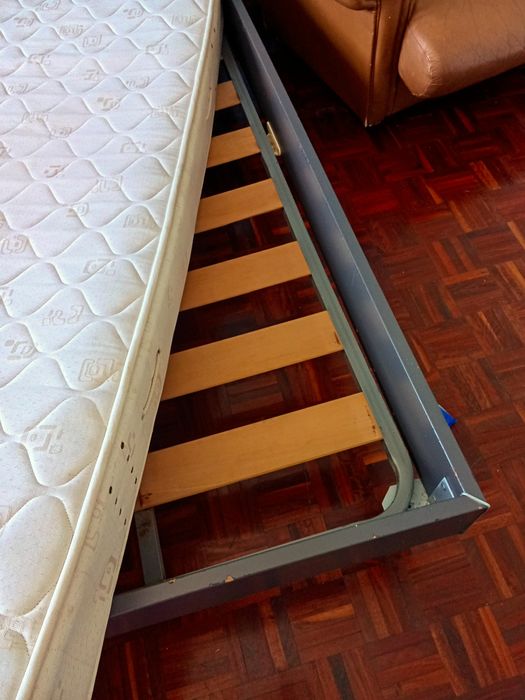 Cama de Casal com colchao