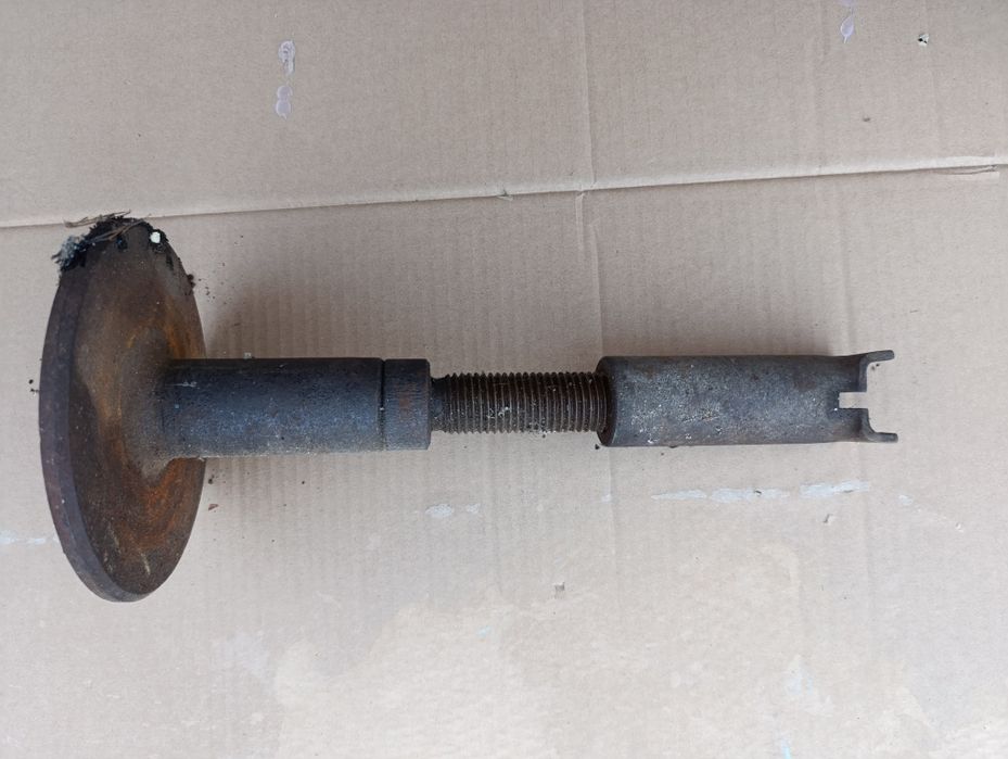 Підставка упор гвинтовий автомобільний