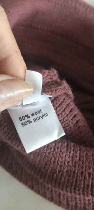Продам вязанную шляпу.