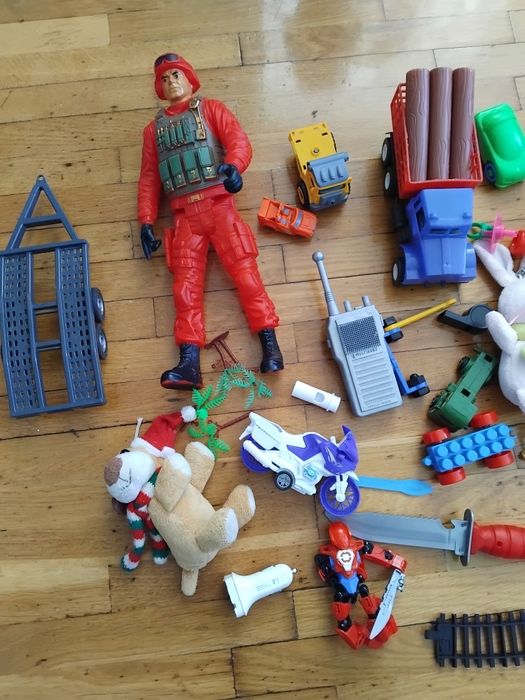 Іграшки різні, пакетом.