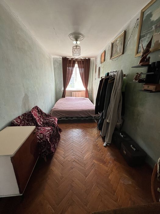 Продам 3-кімнатну квартиру в центрі міста!