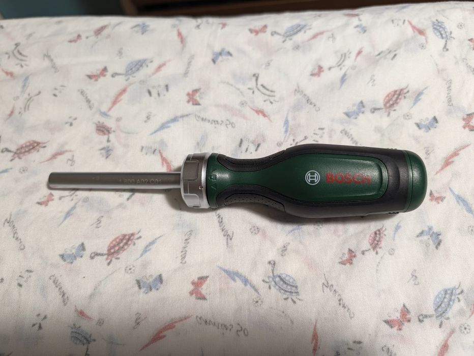 Bosch Screwdriver with 12 Bits and Ratchet Function