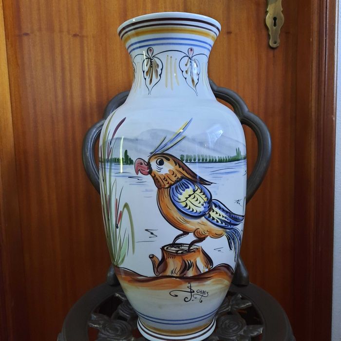 Vaso grande em cerâmica pintado à mão