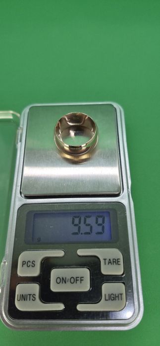 Золота  каблучка часів  Ссср   вага 9.59. Розмір  19.5. Золото 583проб