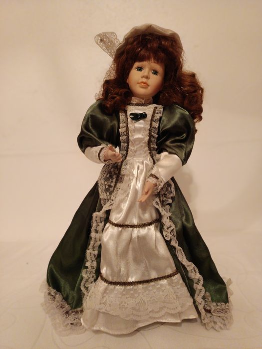 Boneca de porcelana  dama antiga