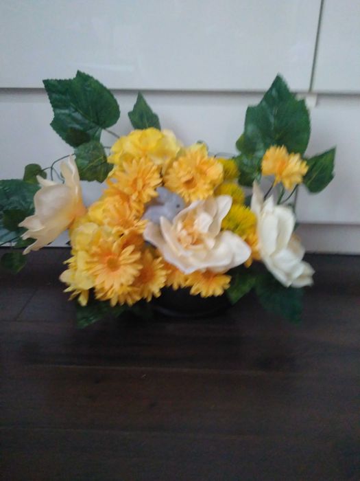 Kompozycja na cmentarz obciążona