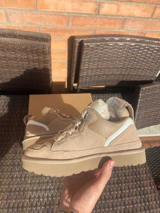 UGG Lowmel Sand r.38