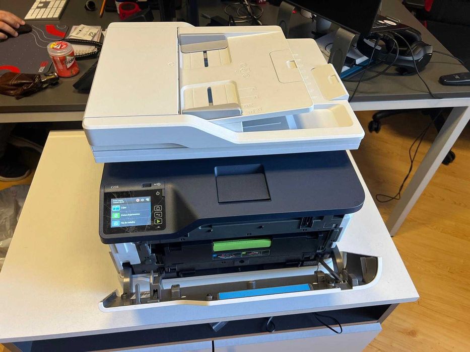 Impressora multifunção a cores Xerox C235