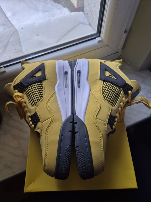 Buty Nike Air Jordan 4 Retro Lightning