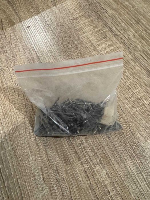 Conjunto pregos / cavilhas / parafusos pladur