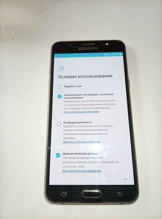 Телефон Samsung J7