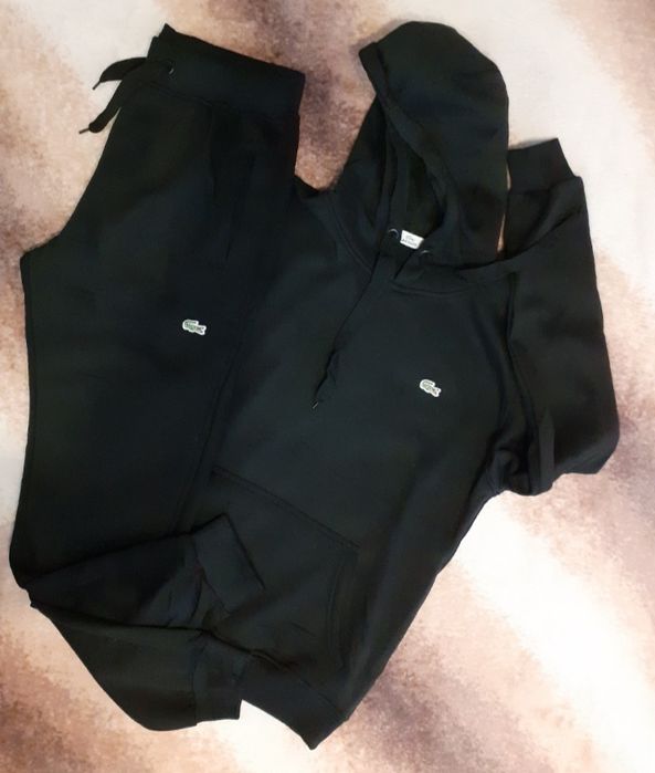 Dresy meskie z logo Lacoste.