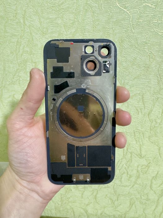 Iphone 15 Original задняя крышка в идеальном состоянии