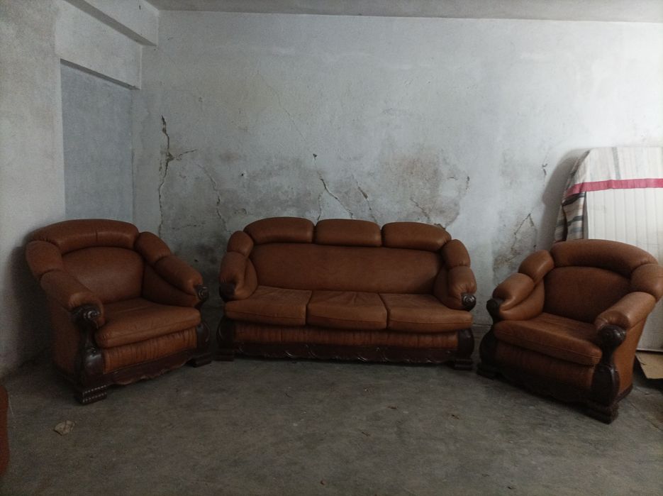 Sofás em pele,em bom estado