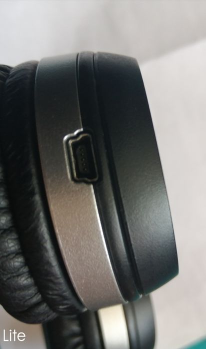 Навушники AUDI A8