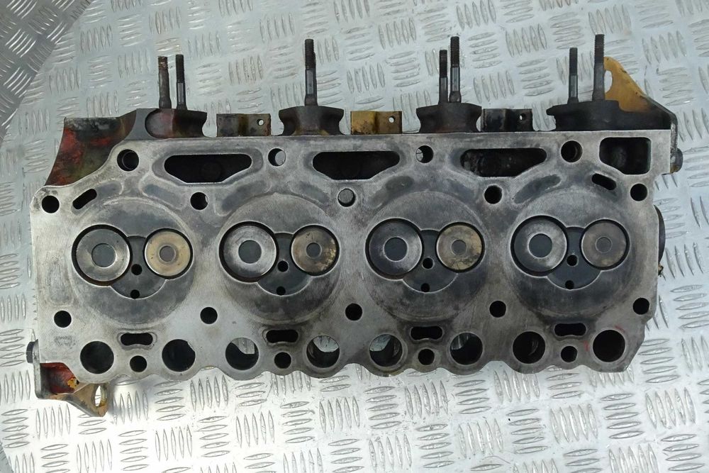 Głowica do silnika Deutz BF4M1012. Cylinder head Deutz BF4M1012