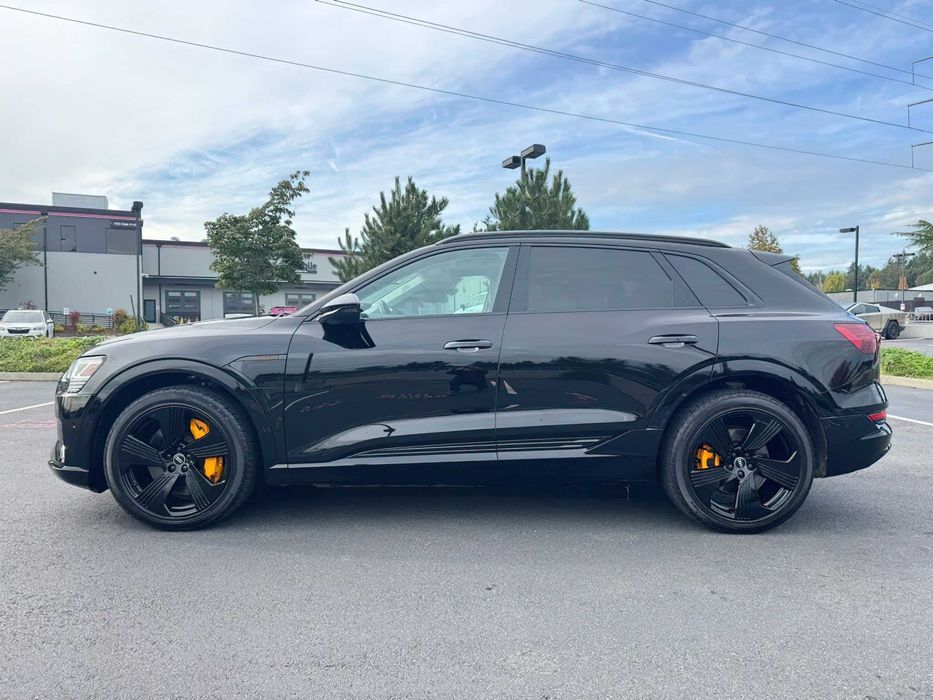 Audi e-tron Premium      2021