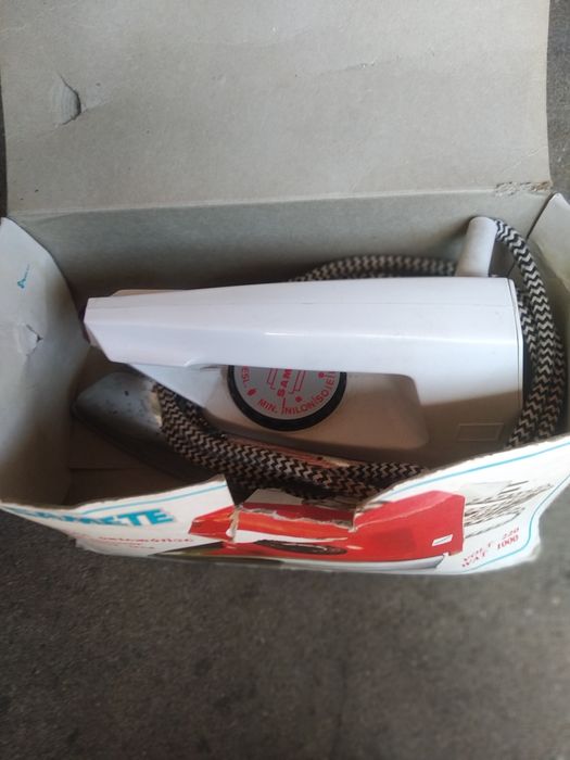 Máquina de picar carne Elys 620 e ferro de passar Samete