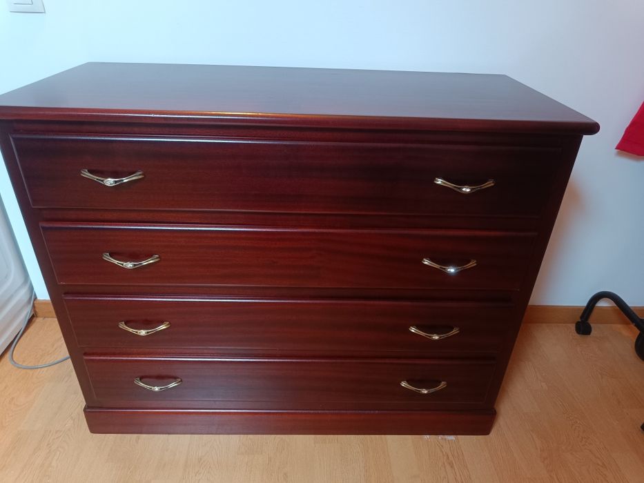 Cómoda roupa madeira