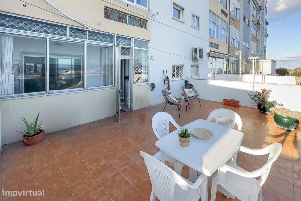 T2 com terraço Vista Rio em Cacilhas - Almada