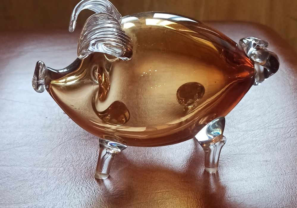 Фигурка свинки из дутого стекла