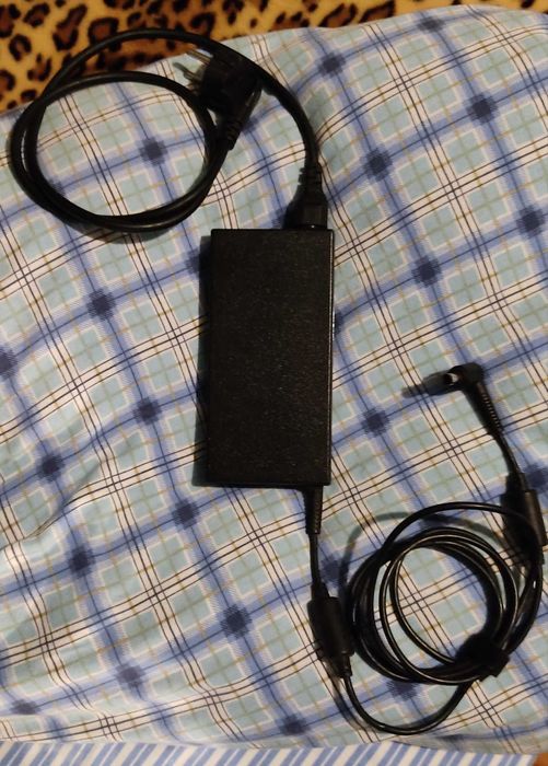 Fonte / Carregador Original Darfon BAA81950 para MSI GL63