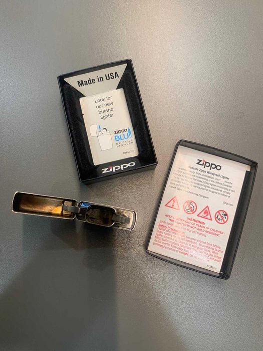 Isqueiro Zippo Genuíno, (à prova de vento) modelo clássico em acabamento cromado ou metálico