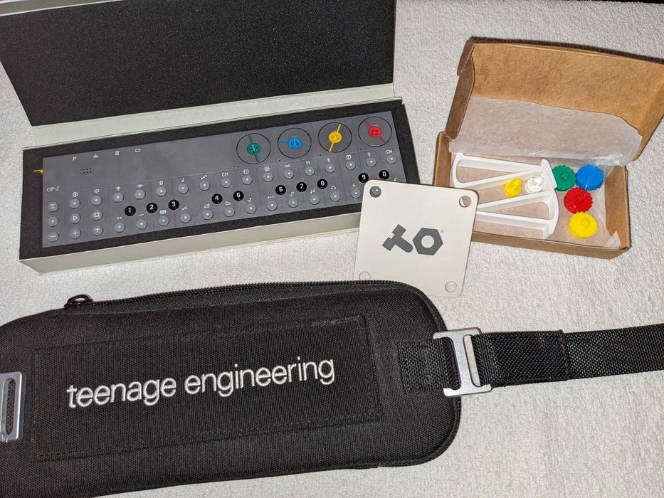 Teenage Engineering OP-Z + dodatki