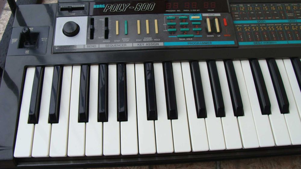 korg poly 800 2 sztuki uszkodzone