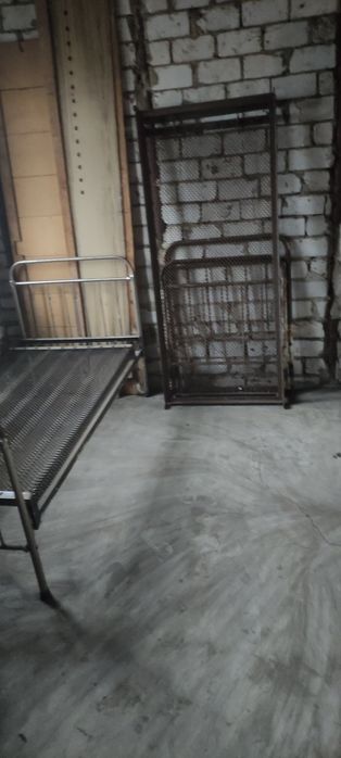 Кровать железная,диван, матрас, перина