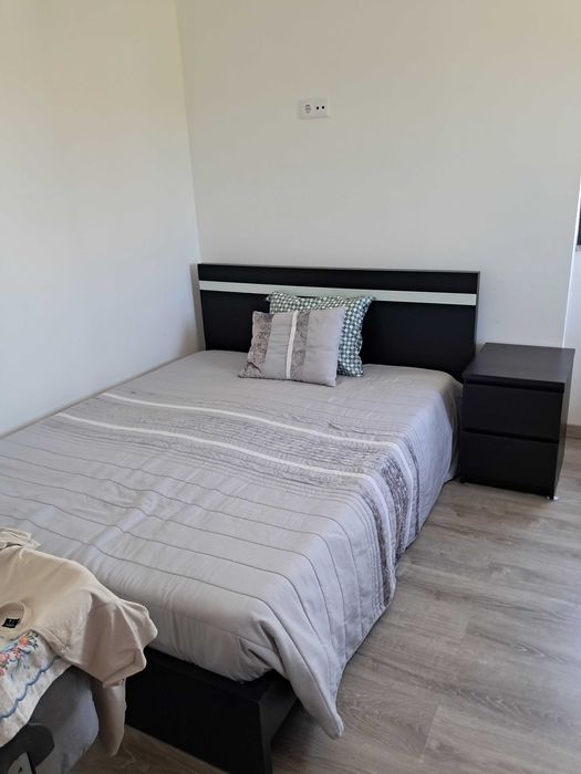 Cama de casal com estrado