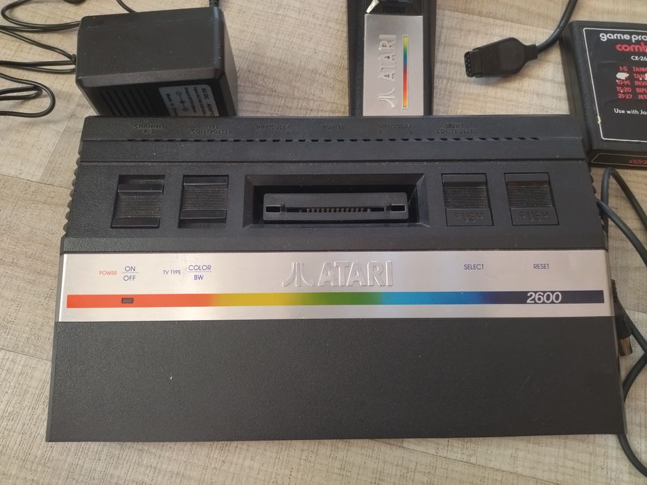Приставка Atari 2600, джойстик, картридж