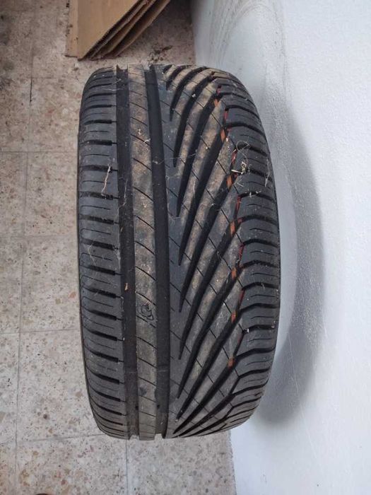 PNEU 245/45 R17 UNIROYAL com 180Kms