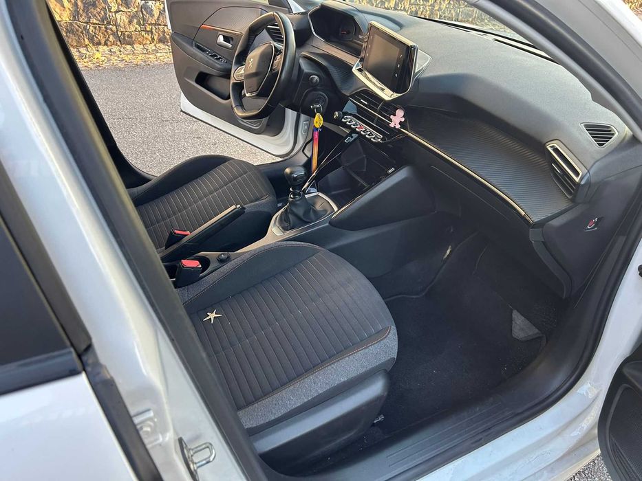 Peugeot 208 2021