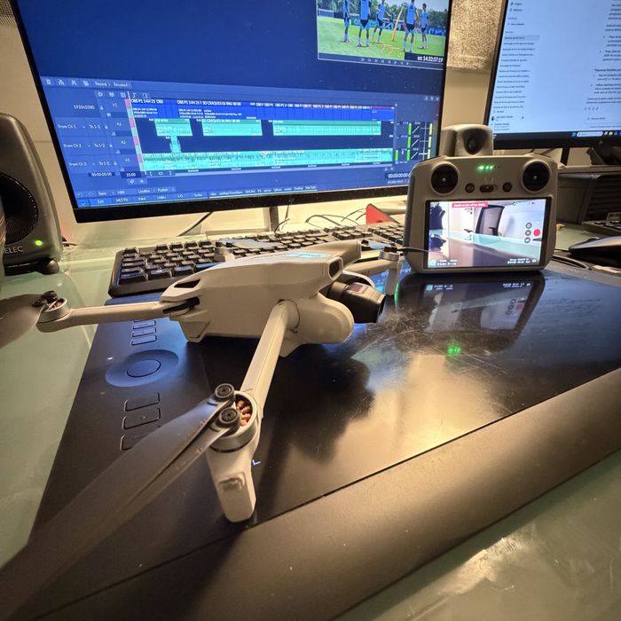 DJI Mini 3 Fly More Combo (Comando DJI RC c/ Ecrã) – Excelente Estado