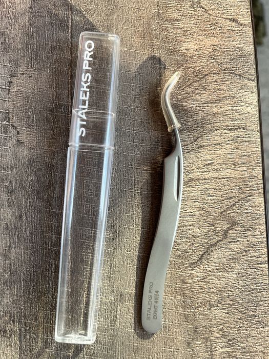 Ресницы и пинцеты для наращивания ресниц